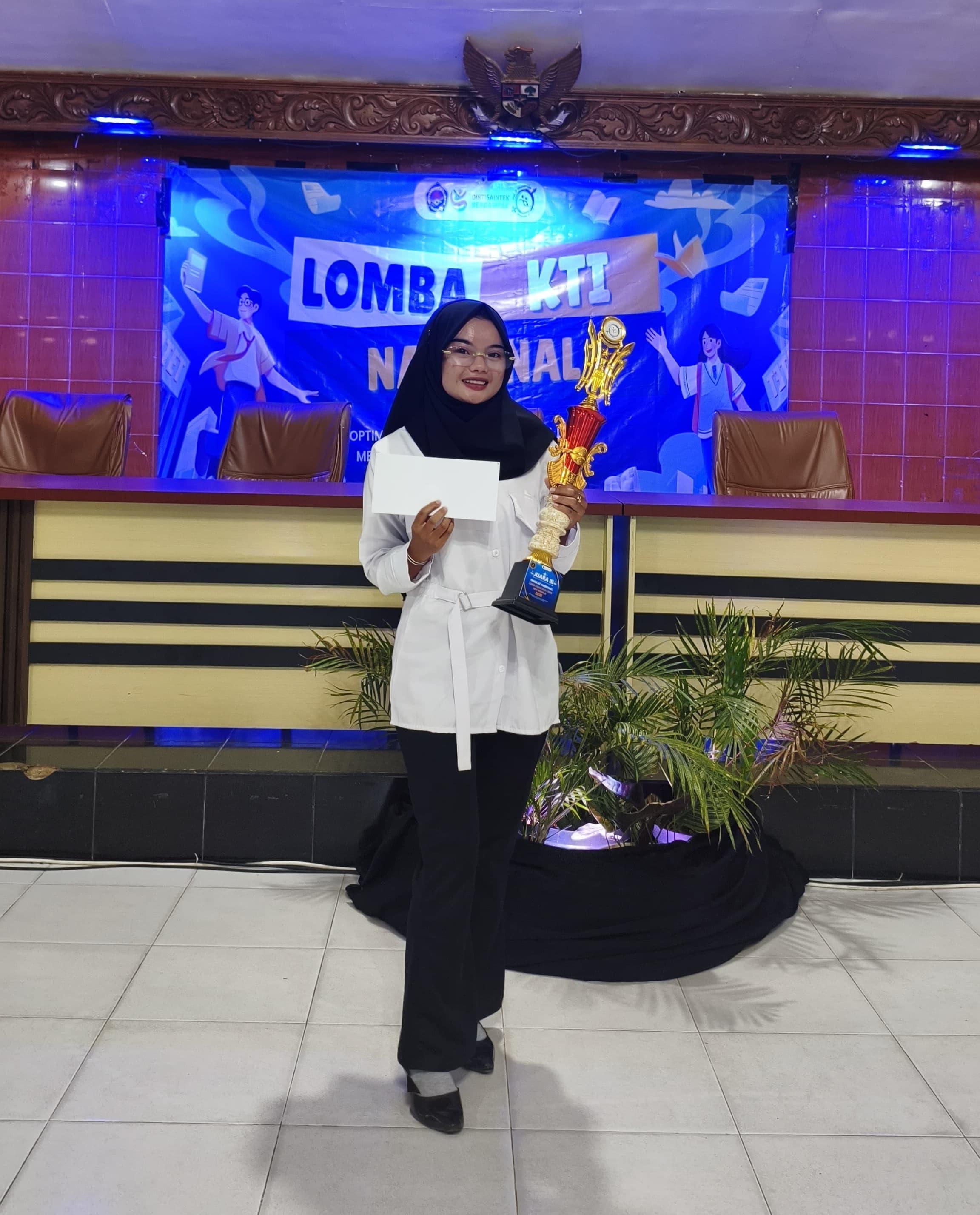Santri Masda Raih Juara III LKTI Nasional di Universitas Wiraraja
